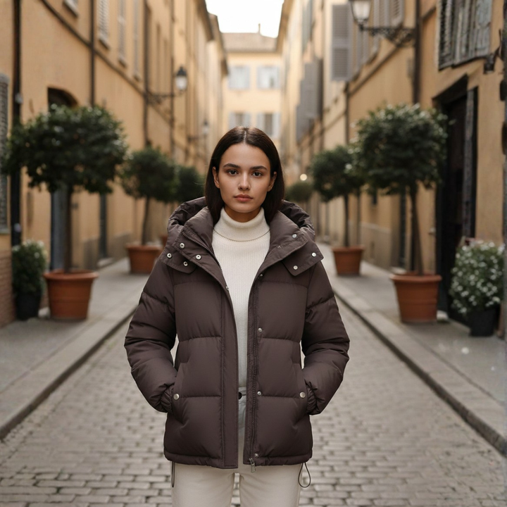 Piumino Corto Donna con Imbottitura in Materiale di Qualità