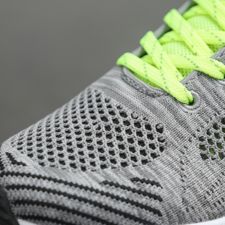 Scarpe da corsa donna nere in mesh traspirante con suola bianca