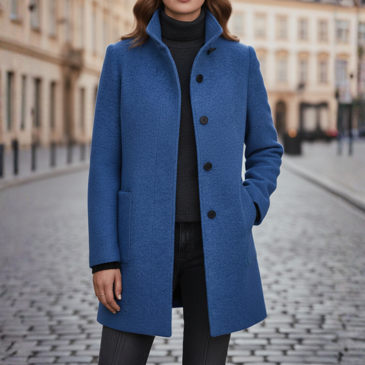 Damenmantel mit schwarzen Knöpfen