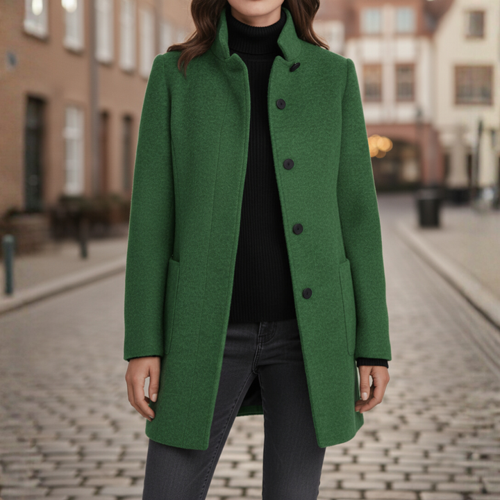Damenmantel mit schwarzen Knöpfen