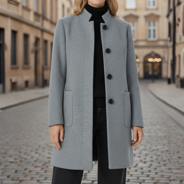 Damenmantel mit schwarzen Knöpfen