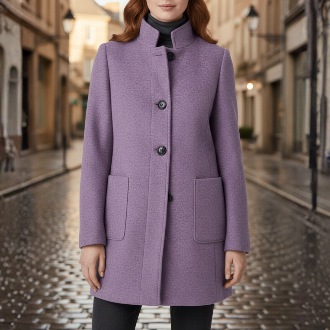 Damenmantel mit schwarzen Knöpfen