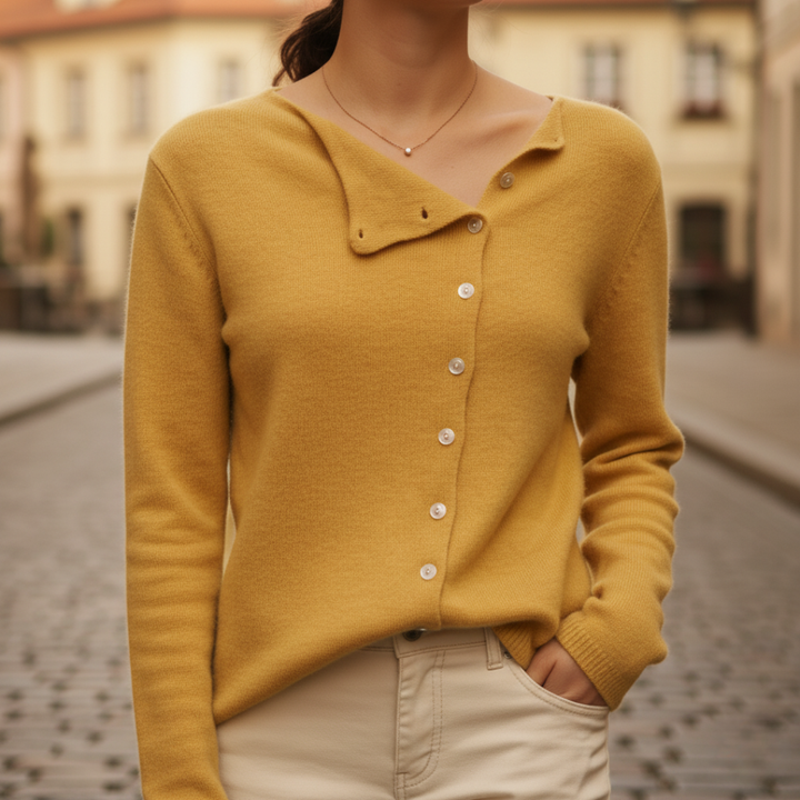 Maglione femminile con bottoni